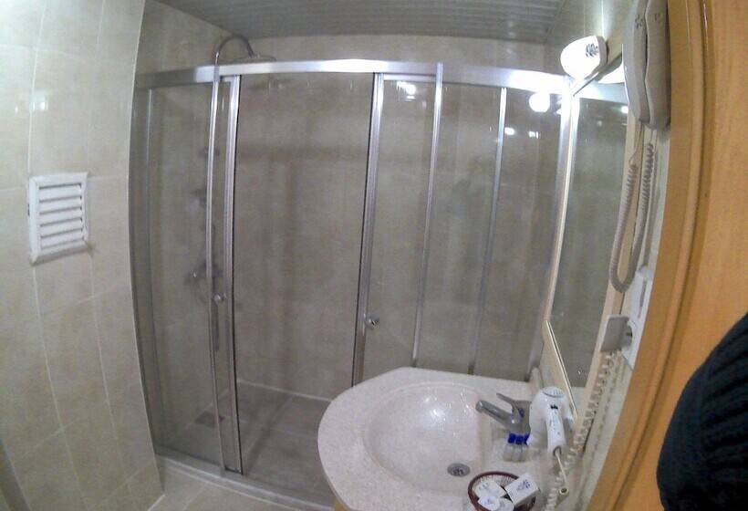 اتاق استاندارد سه نفره, Karabag