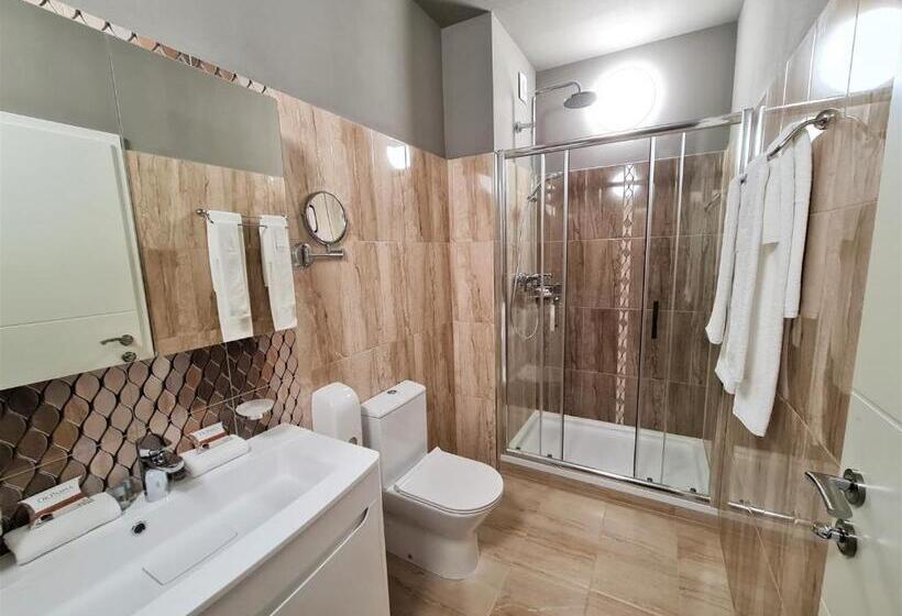 سوییت جونیور, River Lodge