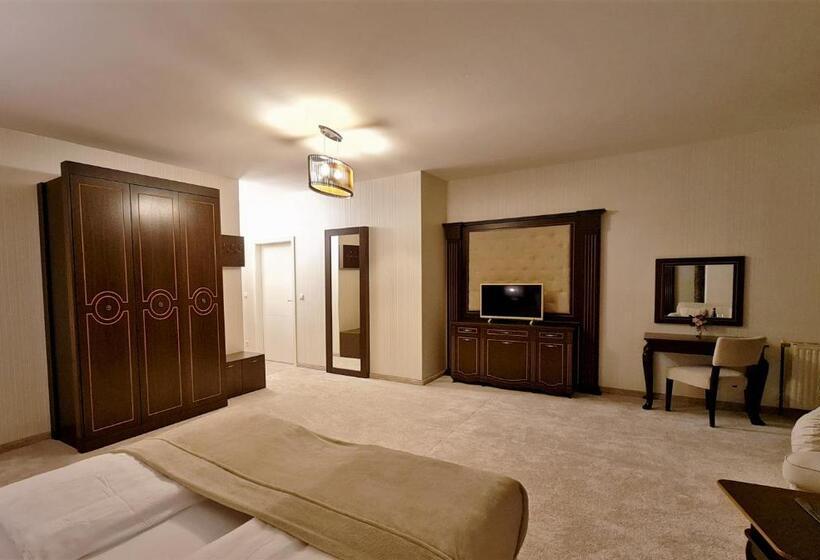 سوییت جونیور, River Lodge