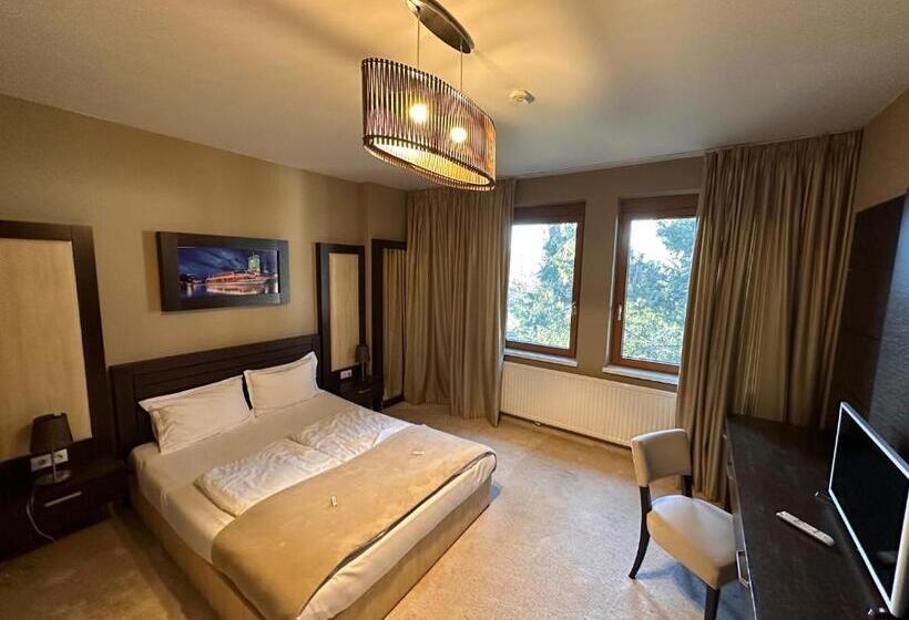 اتاق استاندارد با چشم‌انداز باغ, River Lodge