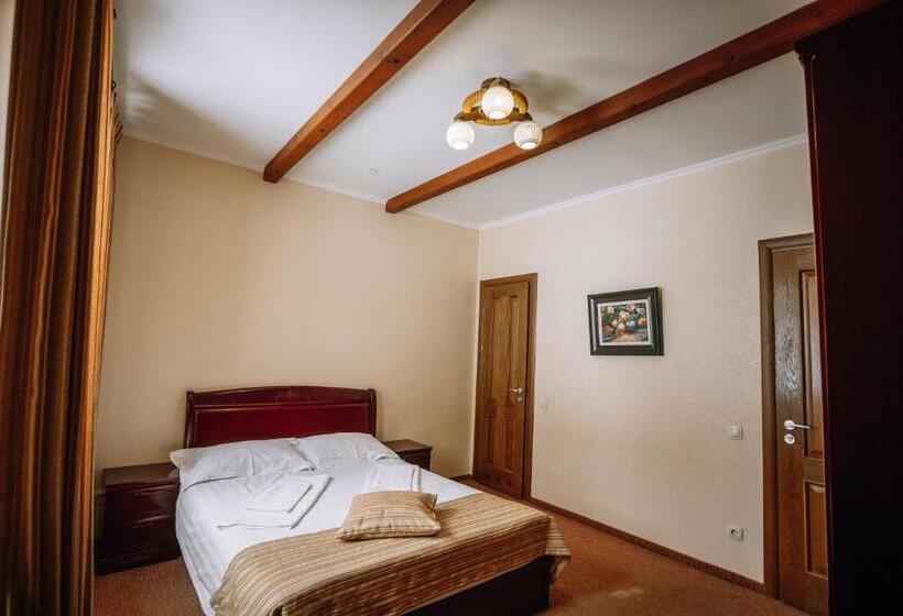 اتاق استاندارد, Shovkova Kositsya