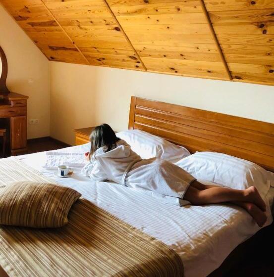 سوئیت با بالکن, Shovkova Kositsya