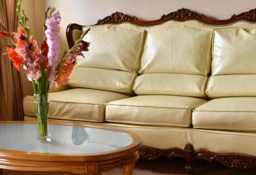 سوئیت با بالکن, Shovkova Kositsya