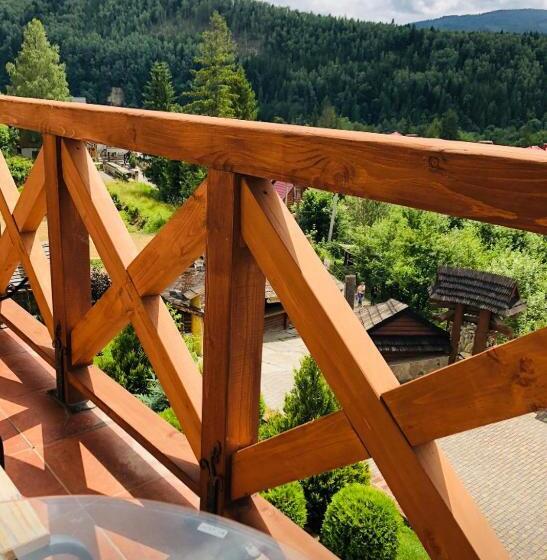 سوئیت با بالکن, Shovkova Kositsya