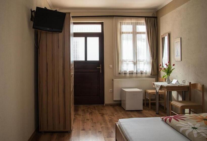 デラックスルーム, Nádasdi Ház