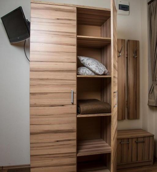 Номер Deluxe, Nádasdi Ház