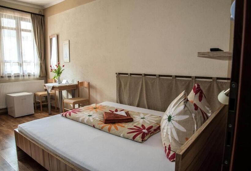 デラックスルーム, Nádasdi Ház