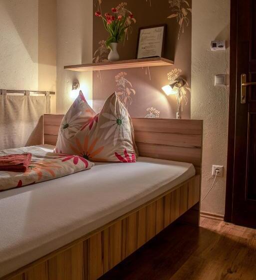 デラックスルーム, Nádasdi Ház