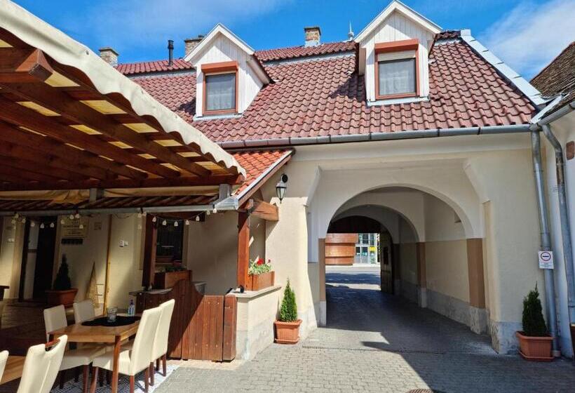 デラックスルーム, Nádasdi Ház