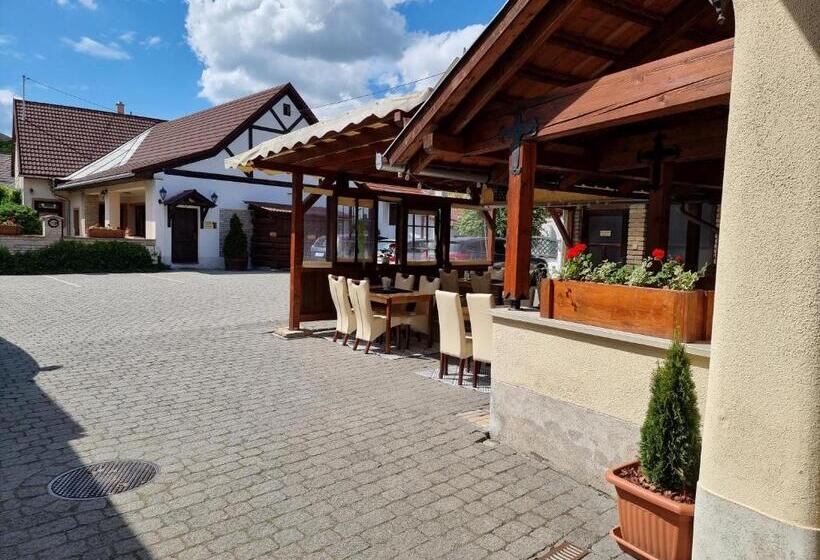 デラックスルーム, Nádasdi Ház