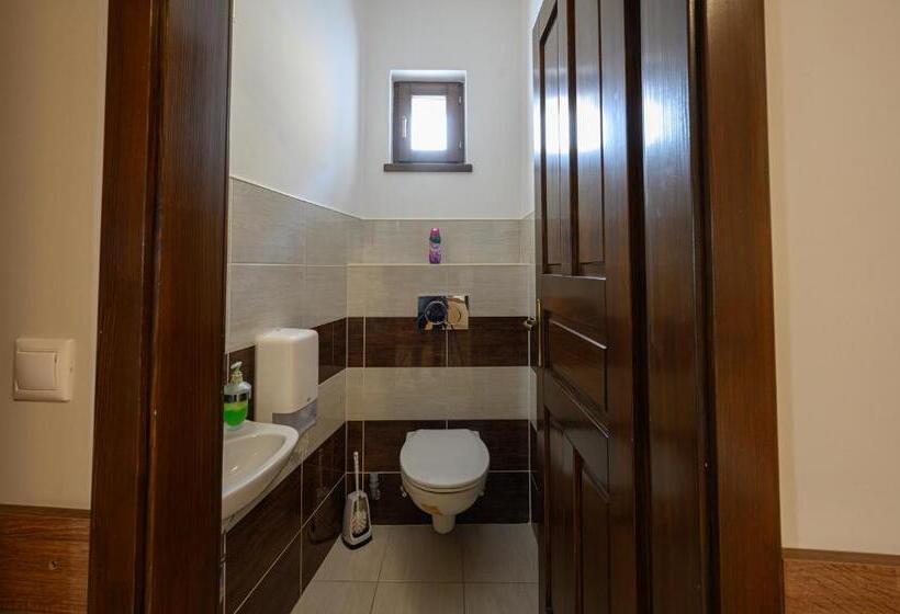 デラックスファミリールーム, Nádasdi Ház