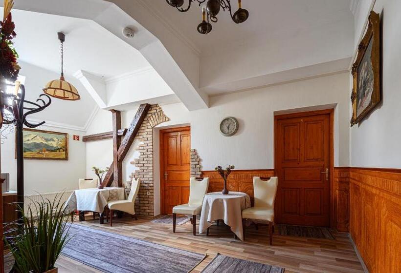 スタンダードルーム, Nádasdi Ház