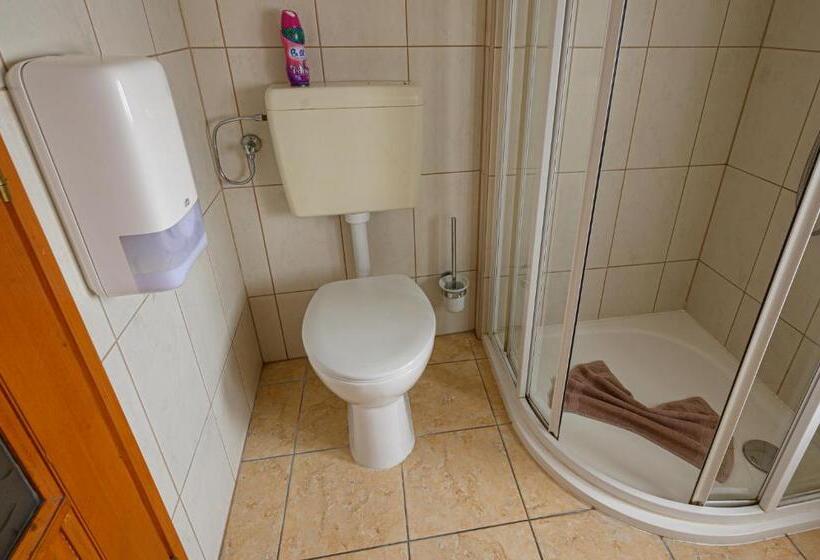 スタンダードルーム, Nádasdi Ház