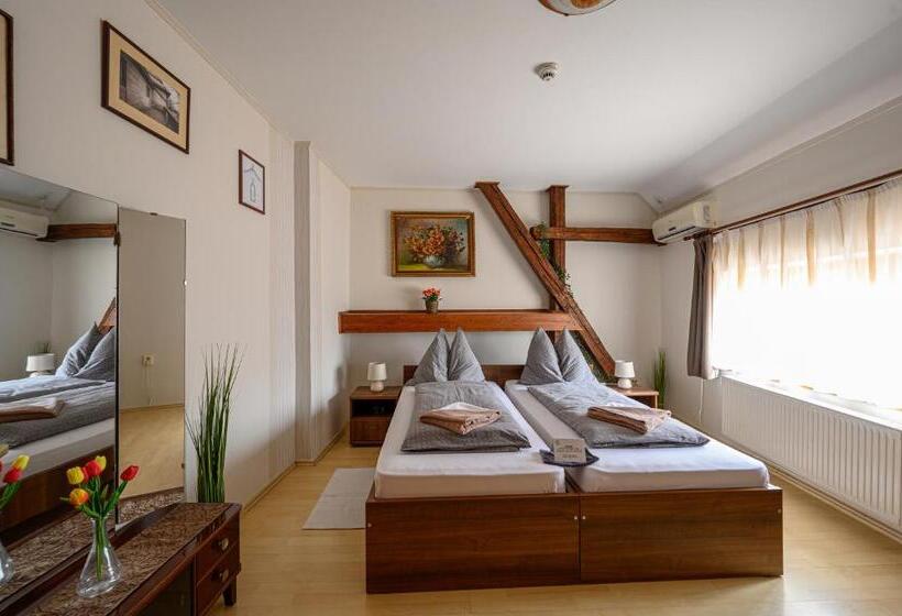 スタンダードルーム, Nádasdi Ház