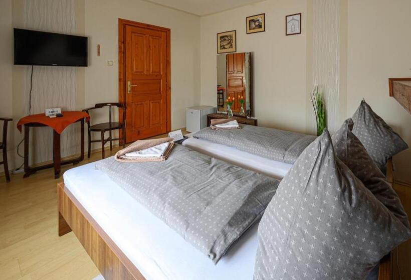 スタンダードルーム, Nádasdi Ház