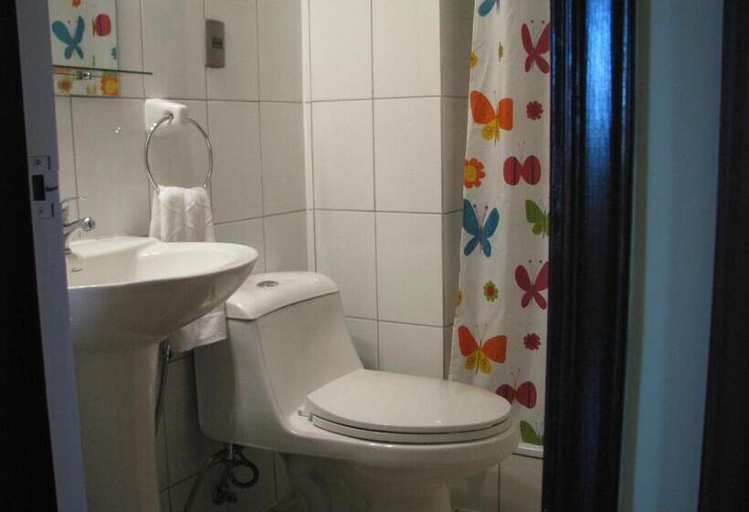 バス共有のスタンダードルーム, Portal Austral