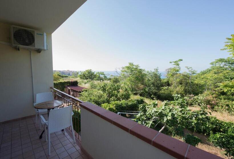 Triple Room Sea View, Villa Saturno