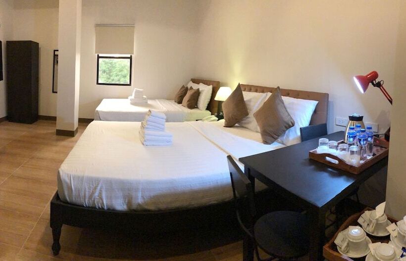 Családi Szoba, Achievers Airport