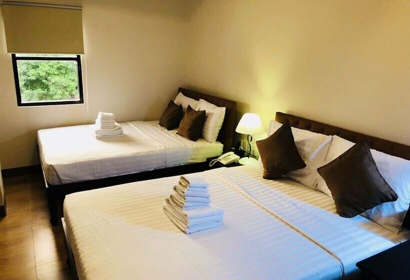 Quarto Familiar, Achievers Airport