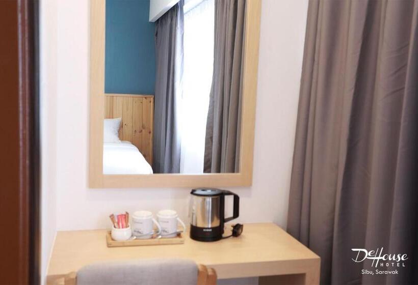 חדר דלוקס, De House