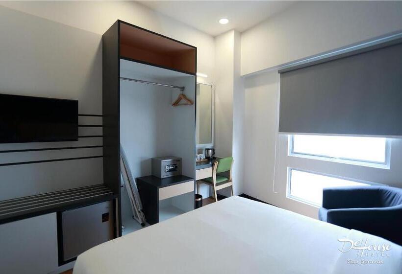 חדר סופריור לשלושה, De House