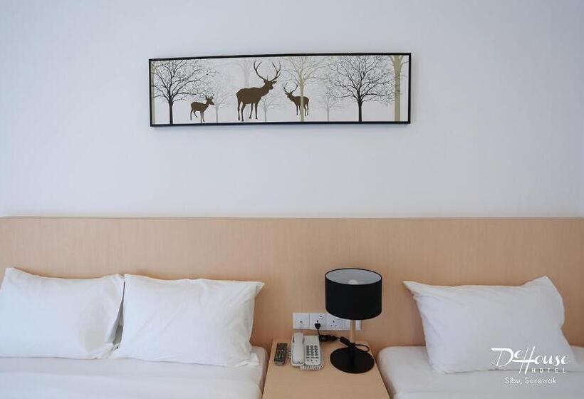 חדר סופריור לשלושה, De House