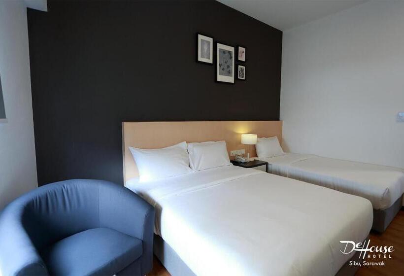 חדר סופריור לשלושה, De House