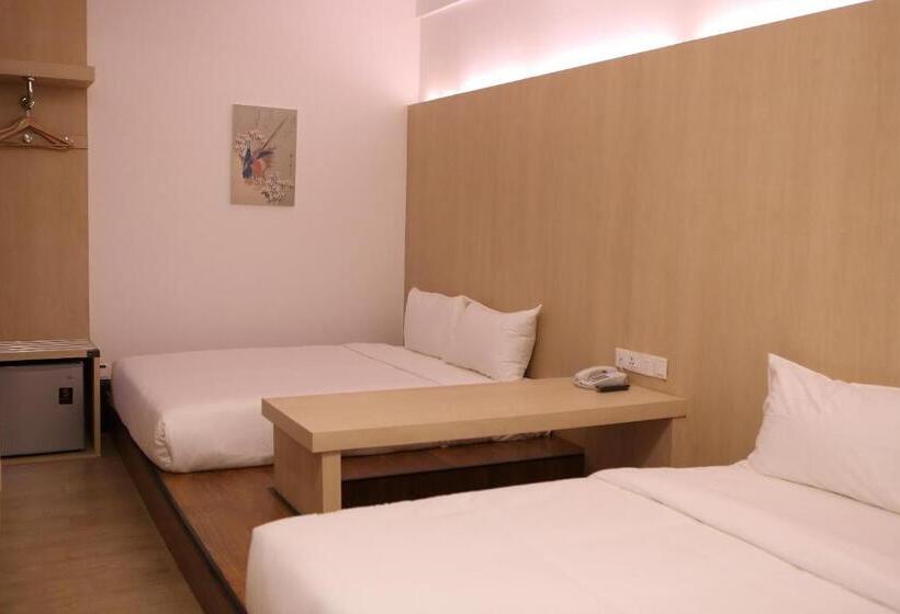 סוויטה דלוקס, De House