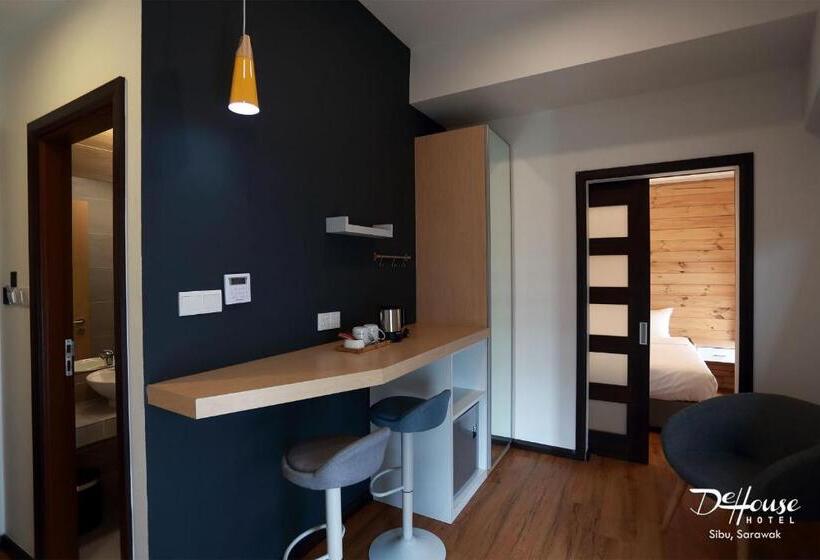 סוויטה אקזקיוטיב, De House