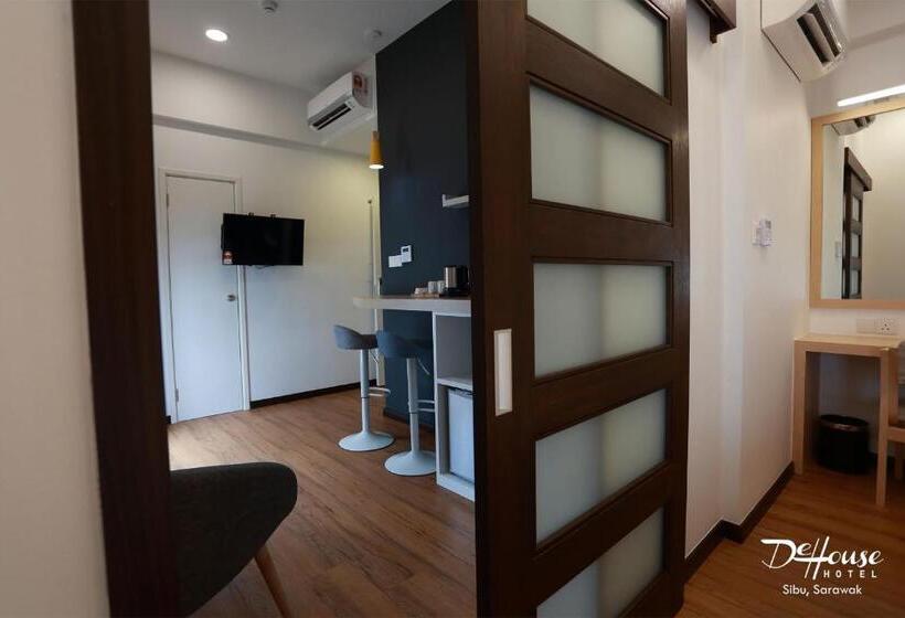 סוויטה אקזקיוטיב, De House