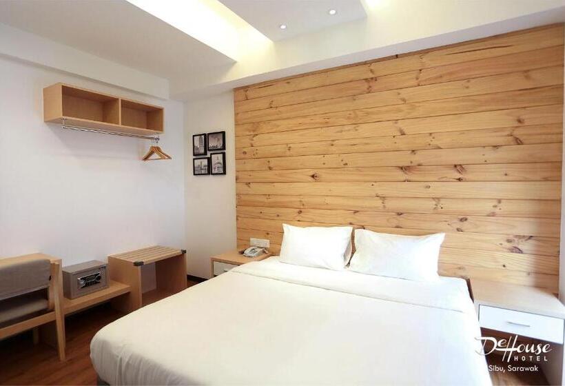 סוויטה אקזקיוטיב, De House