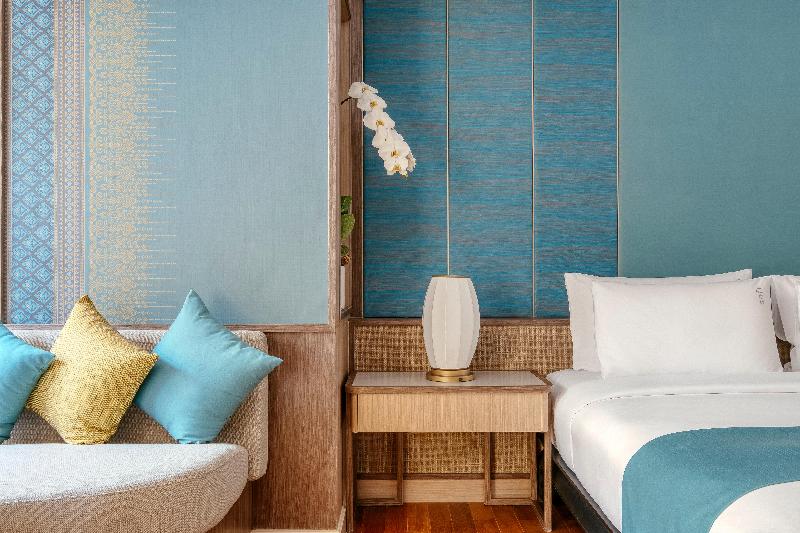 חדר סופריור לשלושה, De House