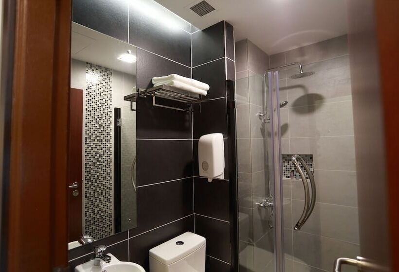 חדר סטנדרט, De House