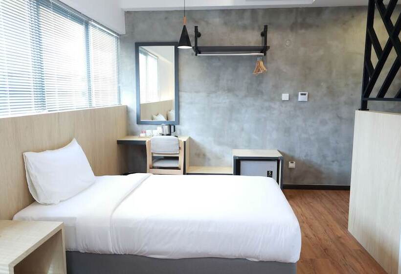 חדר דלוקס, De House