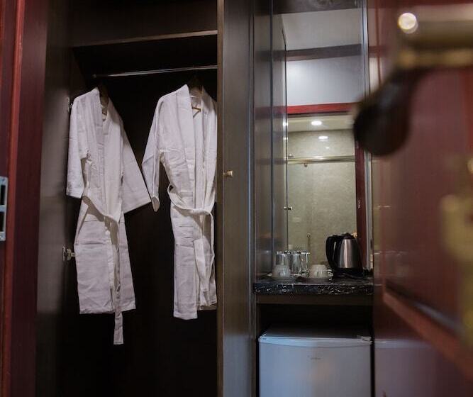 디럭스 룸, Confetti Garden