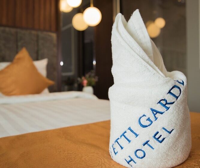 디럭스 룸, Confetti Garden