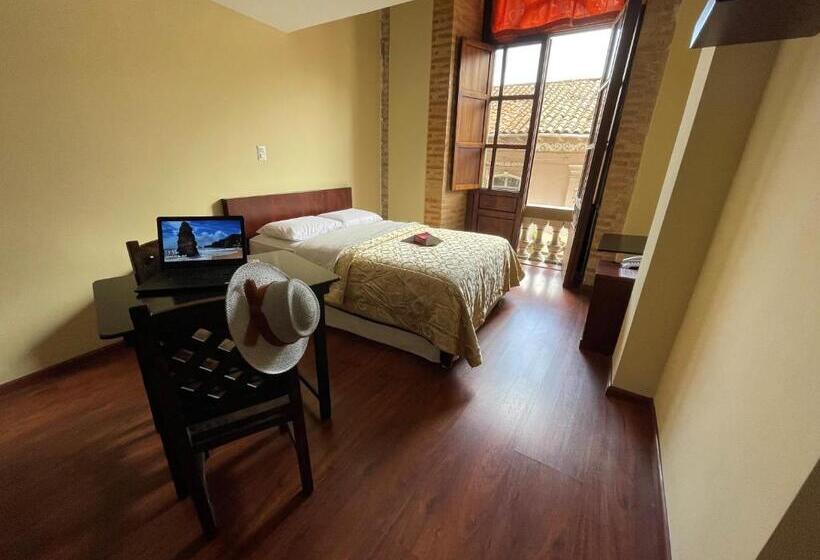 Номер Стандарт с Балконом, Floré Hotel Boutique Cuenca