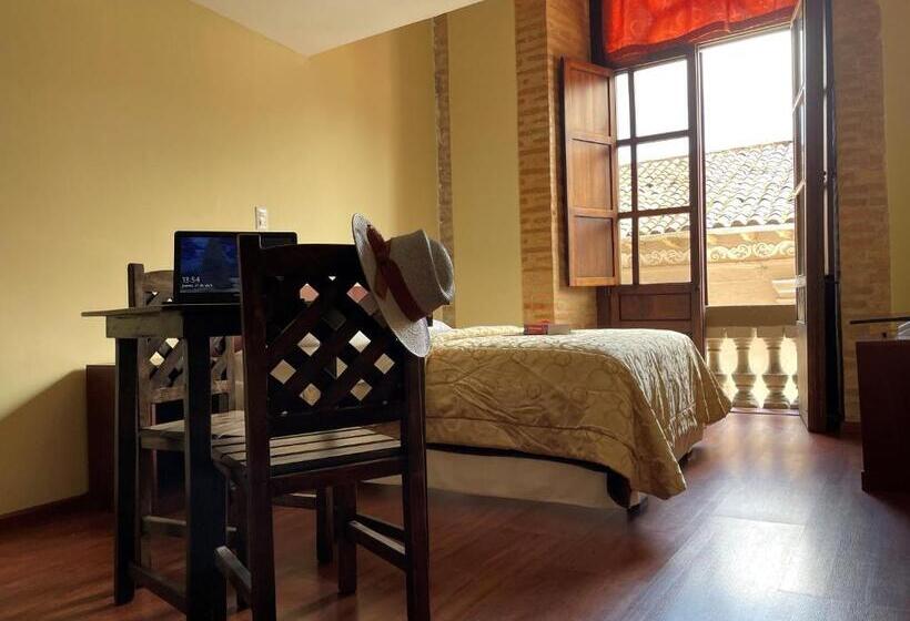 חדר סטנדרט עם מרפסת, Floré Hotel Boutique Cuenca