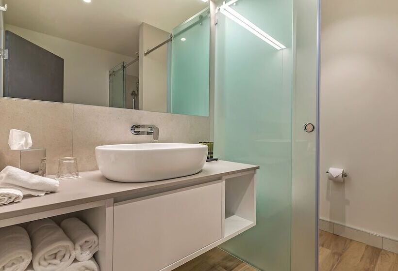 اتاق استاندارد با چشم‌انداز رودخانه, Peppers Silo