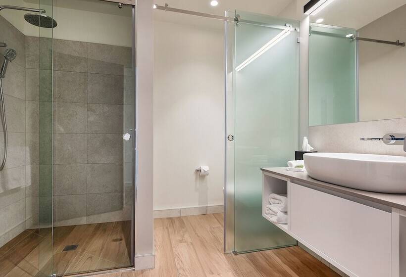 اتاق استاندارد با چشم‌انداز رودخانه, Peppers Silo