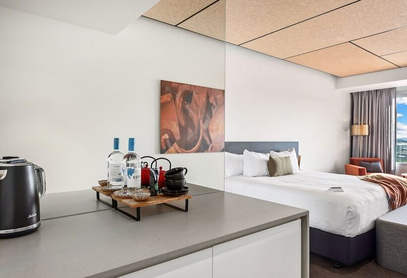 اتاق استاندارد با چشم‌انداز رودخانه, Peppers Silo