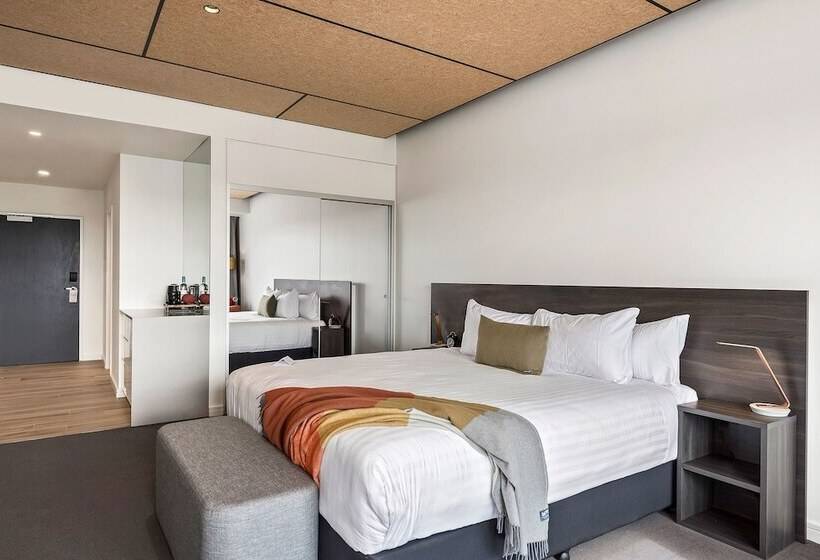 اتاق استاندارد با چشم‌انداز رودخانه, Peppers Silo