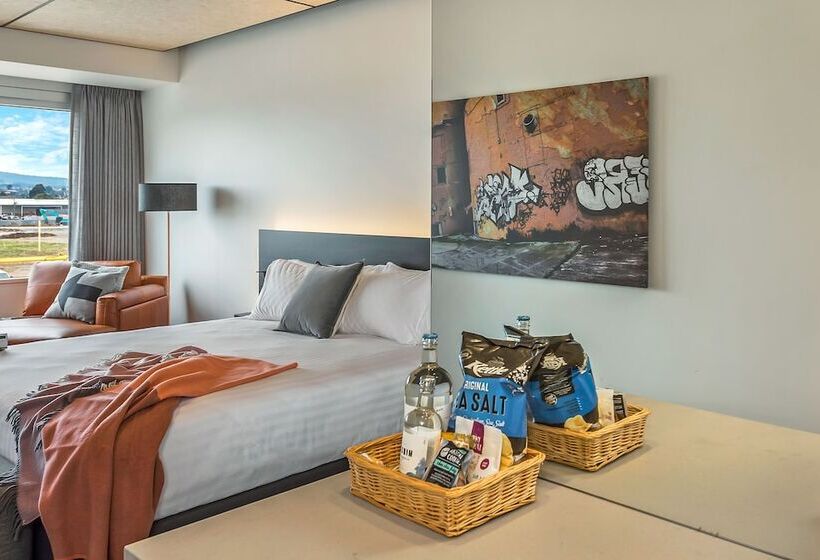 اتاق استاندارد با چشم‌انداز رودخانه, Peppers Silo