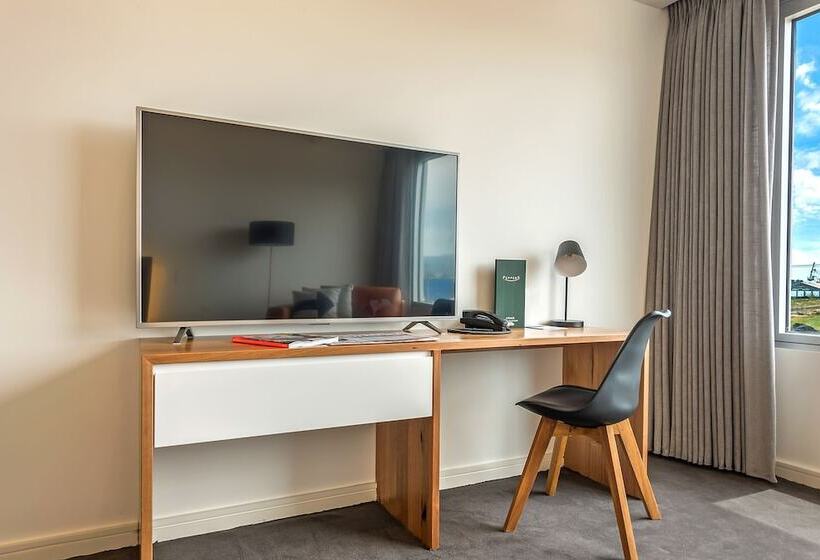 اتاق استاندارد با چشم‌انداز رودخانه, Peppers Silo