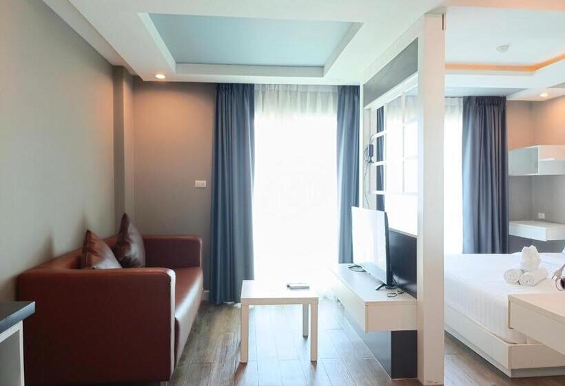 풀장 전망 디럭스 룸, Wisdom Hotel & Residence
