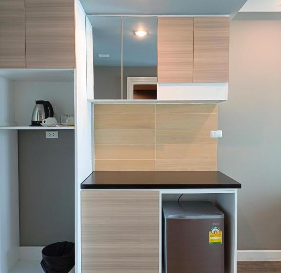 풀장 전망 디럭스 룸, Wisdom Hotel & Residence