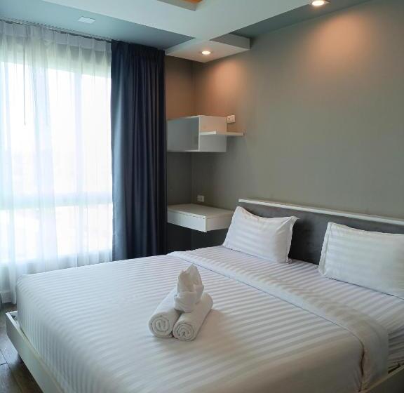 اتاق لوکس با چشم‌انداز استخر, Wisdom Hotel & Residence