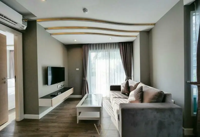 سوییت با چشم‌انداز استخر, Wisdom Hotel & Residence