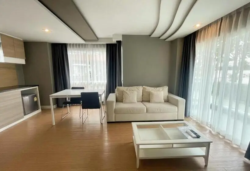 سوییت با چشم‌انداز استخر, Wisdom Hotel & Residence