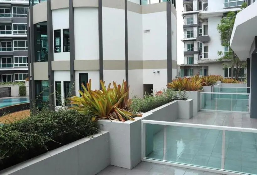 اتاق لوکس با چشم‌انداز استخر, Wisdom Hotel & Residence
